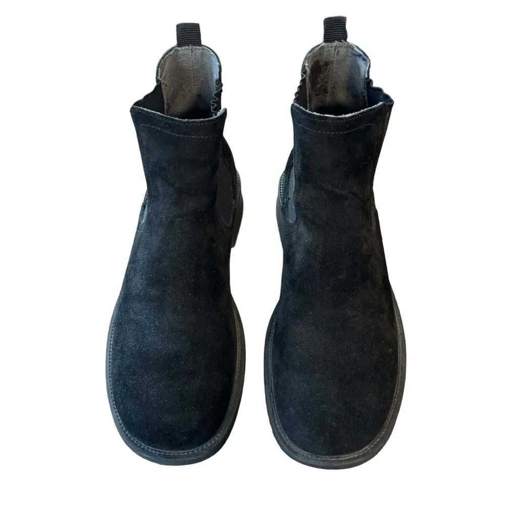 *Men’s Skechers Collection Size 10 Medium Black Suede Pull On Chukka Boots